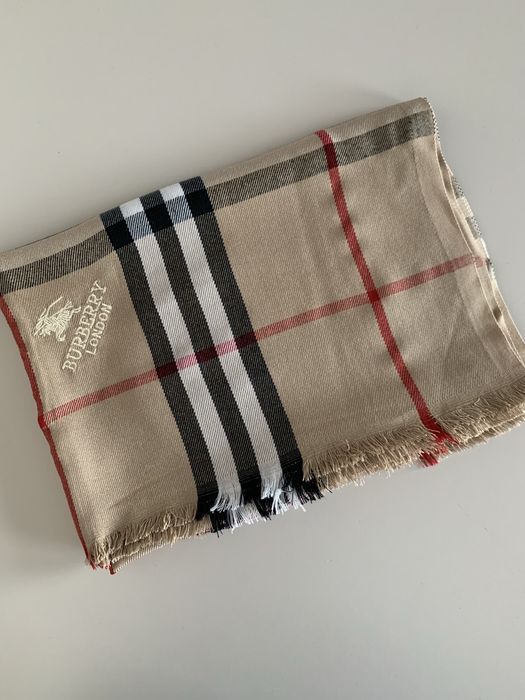 Chusta Burberry….