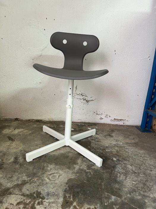 Cadeiras e bancos diversas