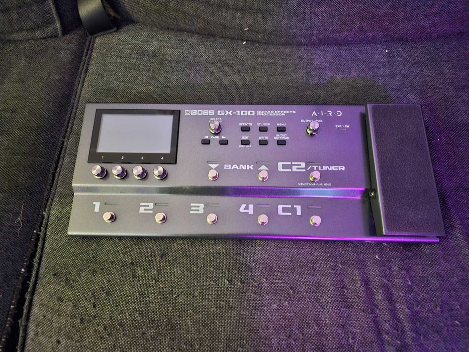 Multiefekt do gitary BOSS GX100