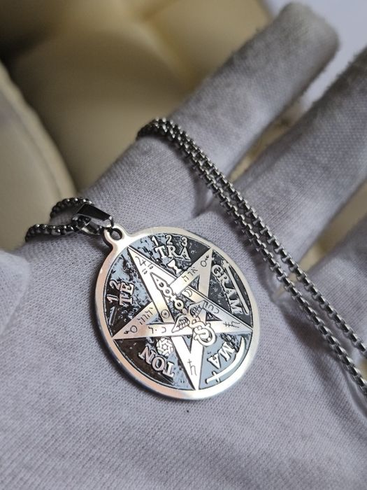 Colar em aço inoxidável Pentagrama Prateado ou Dourado