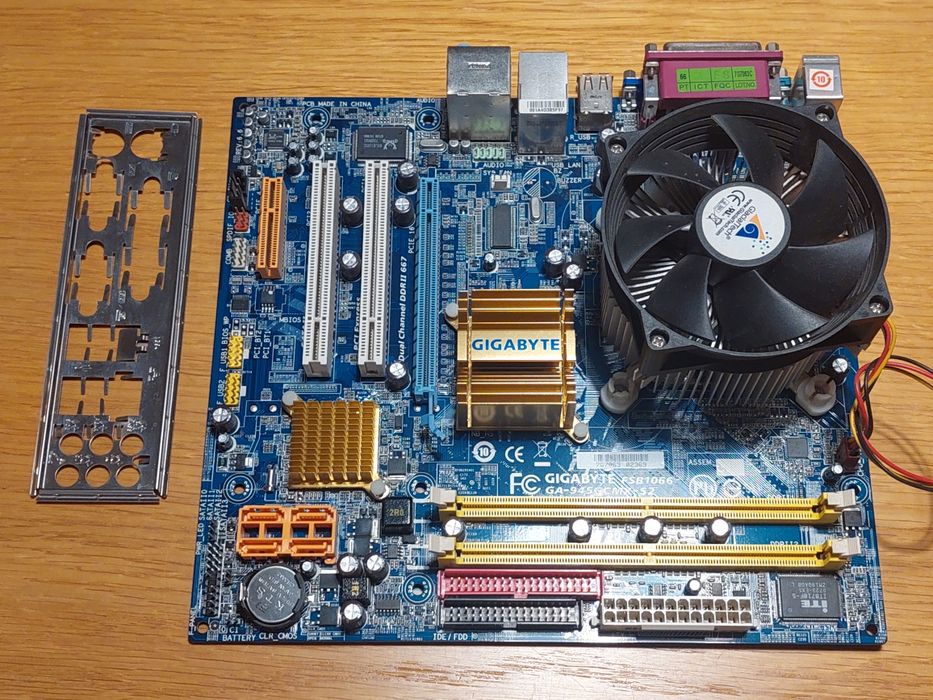 Płyta główna Gigabyte GA-945SCMX-S2 CPU Intel Core 2 Duo 2.2GHz+Gratis