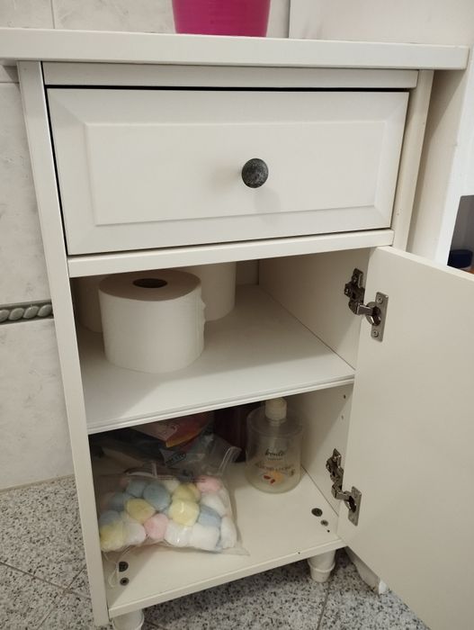 Mesa de cabeceira branca