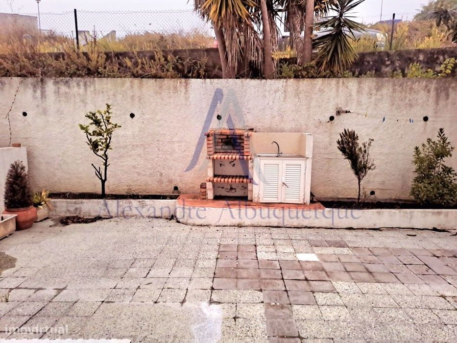 Apartamento T2 com Terraço, Arrecadação e Parqueamento | Sesimbra