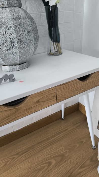 Cómoda branco e madeira