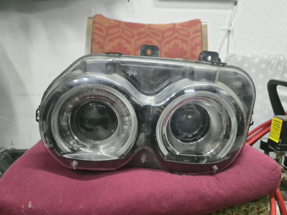 Lampa przednia dodge challenger prawa
