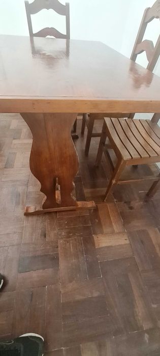 Mesa em madeira maciça Bela e resistente