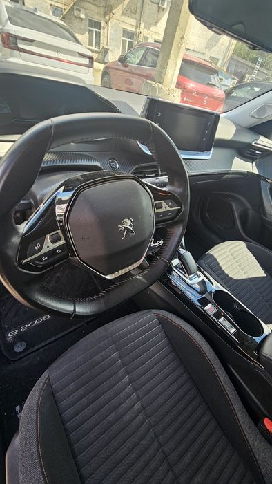продам авто Peugeot  e-2008