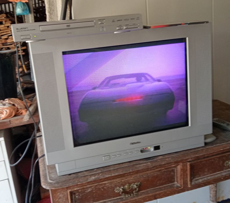 1 TV with 2 DTT receivers64297744246659121