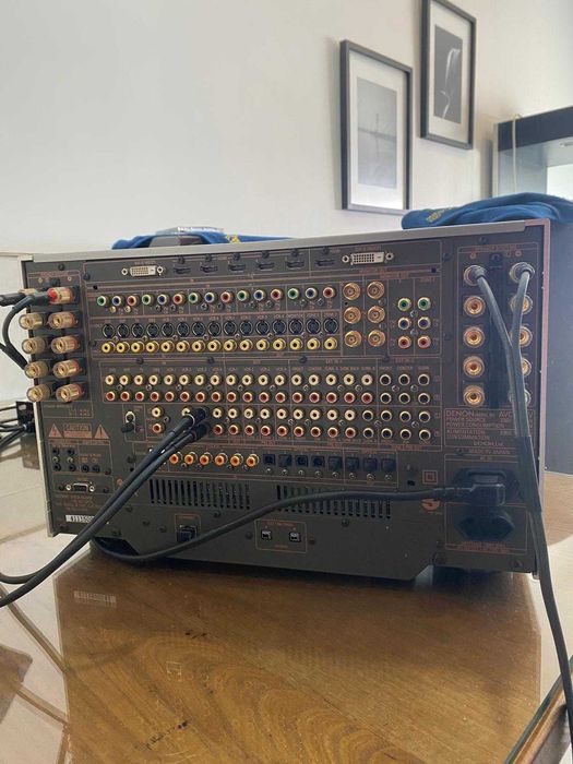 AV top em excelente estado