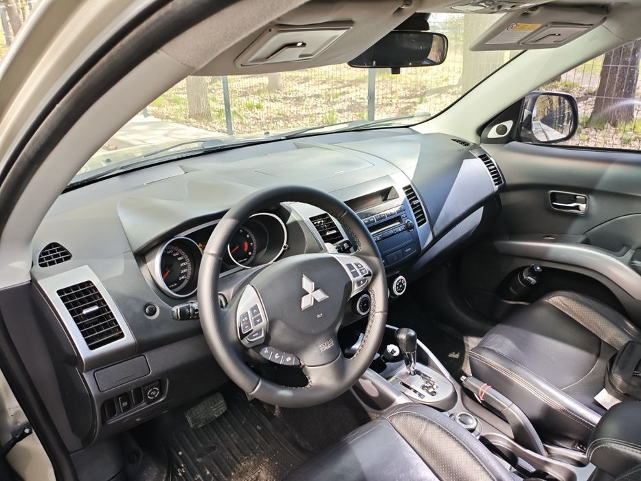 Mitsubishi Outlander XL