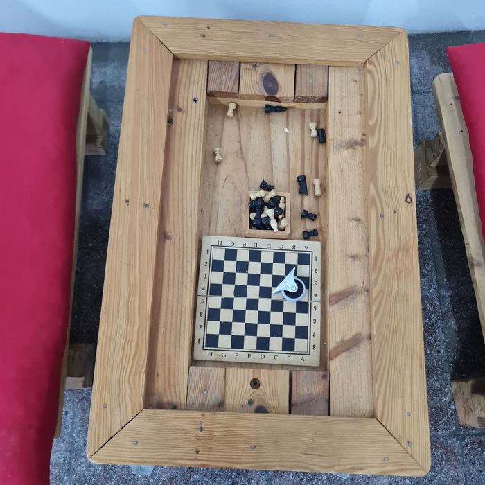 Conjunto mesa d jogos com 2  sofas