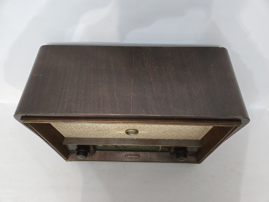 Rádio antigo reparado Grundig