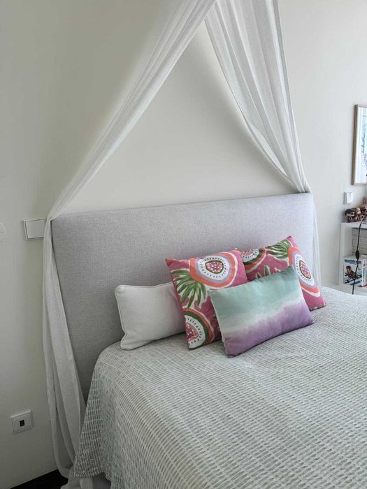 Cabeceira estofada cinza claro 1,50 m — excelente estado * Light grey upholstered headboard 1.50 m — excellent condition