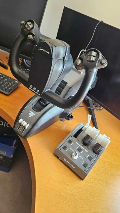 Vendo Thrustmaster TCA Yoke Boeing Edition em excelente estado