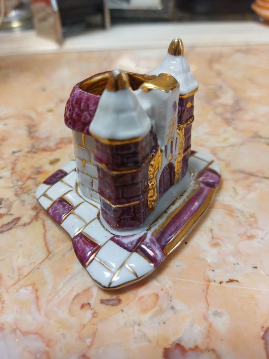 Conjunto de 2 miniaturas em porcelana