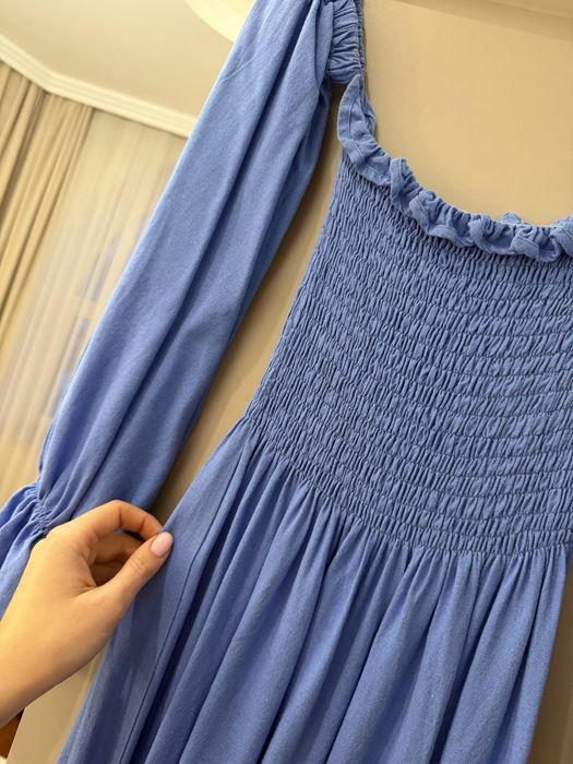 Ніжна сукня з відкритими плечами