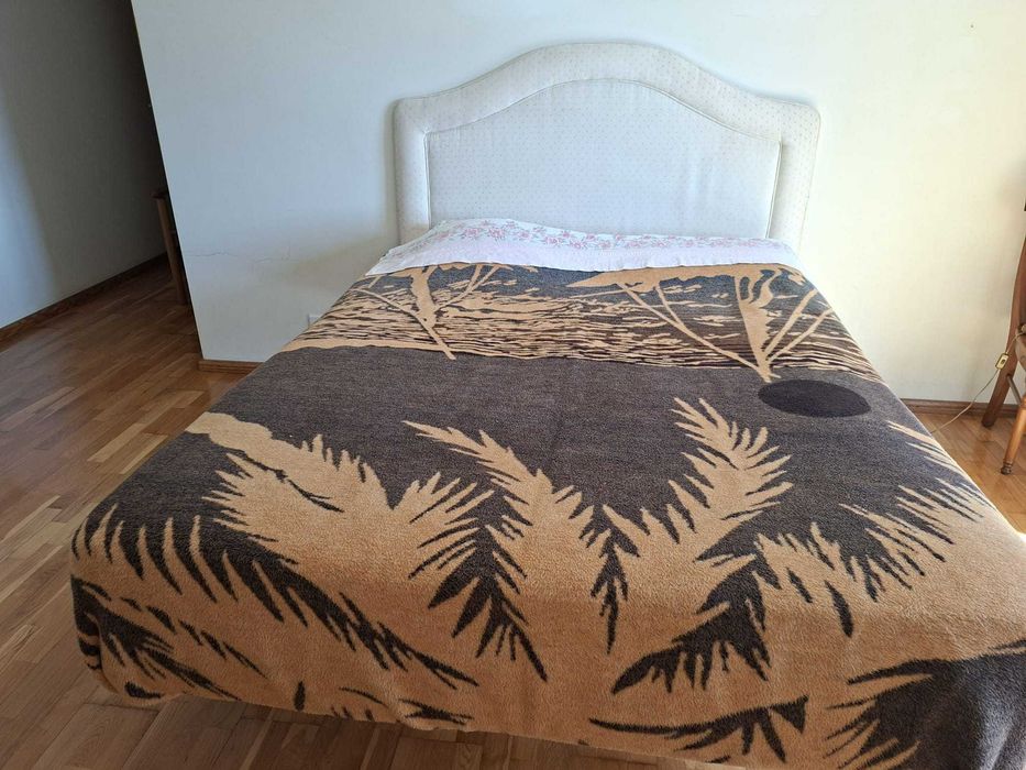 Cama de casal com cabeceira