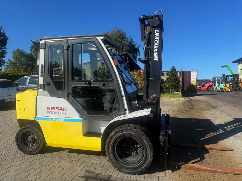Вилковий навантажувач NISSAN FD40 4000 кг здвоєні колеса кабіна дизель 2014