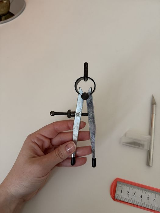 Пробійники, кронциркуль, ніж, інструменти для шкіри