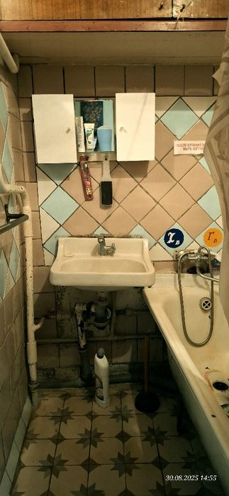 Кімната або койко - місце для працюючих жінок без хазяїв