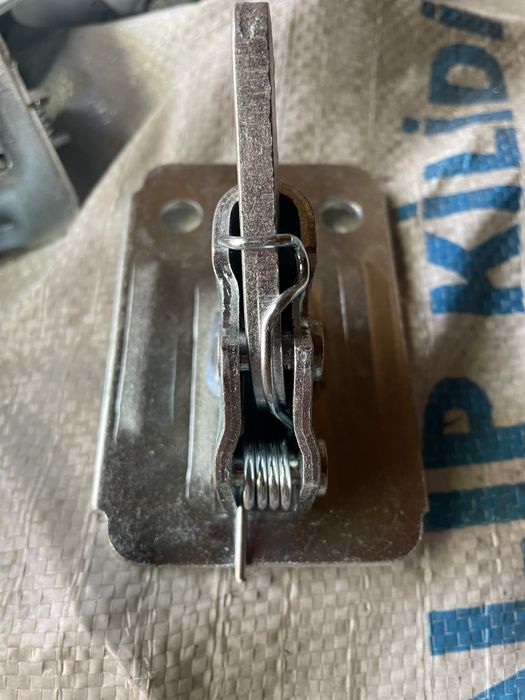 Чироз по 60 грн зажим пружинний