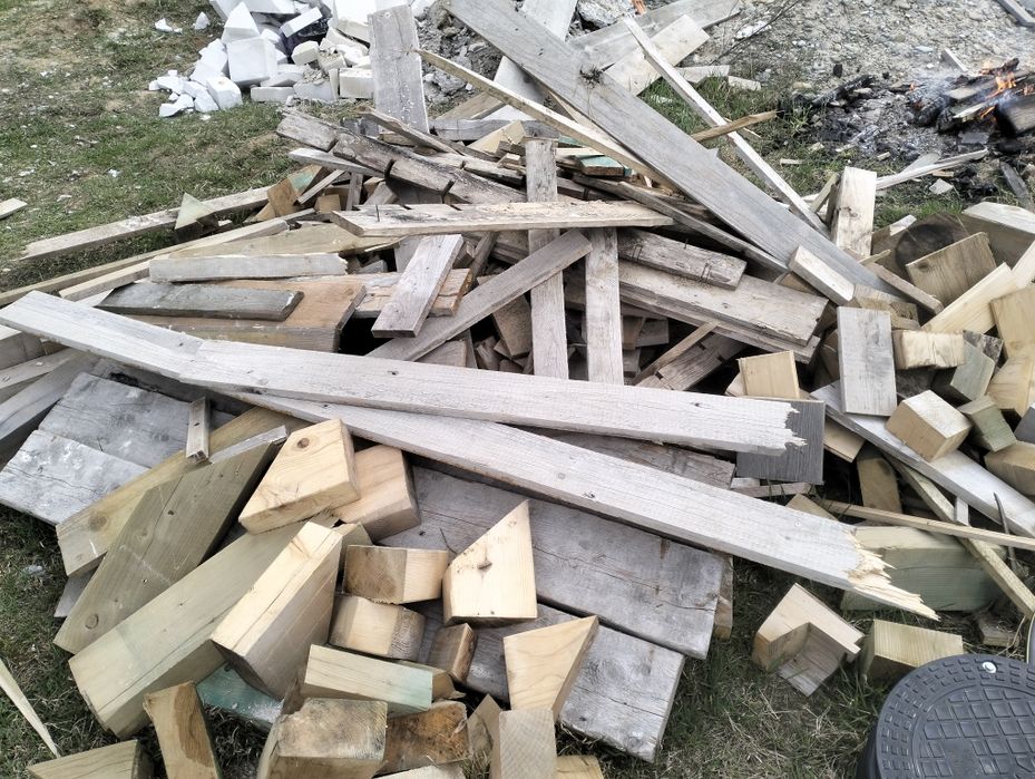 Deski calowki, ścinki po szalunku