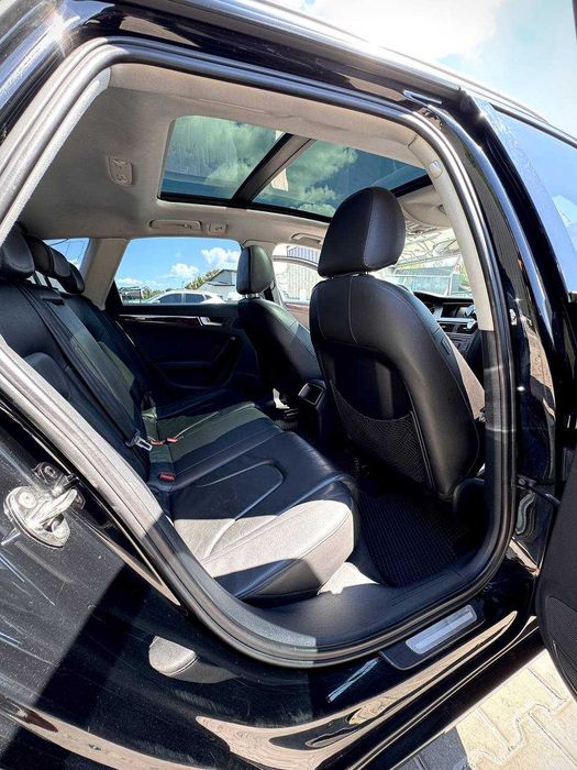 Автомобіль Audi A4 B8