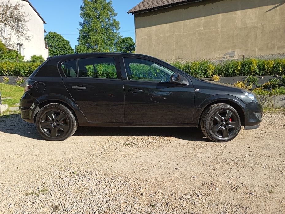 Opel Astra H 1.6 benzyna 2012