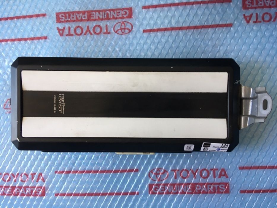 Усилитель звука 86280-0W690 Lexus IS300 IS250 IS200 Mark Levinson M4
