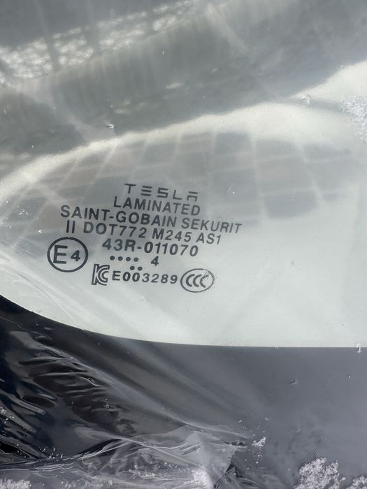 Лобове скло tesla Y 2023-2025