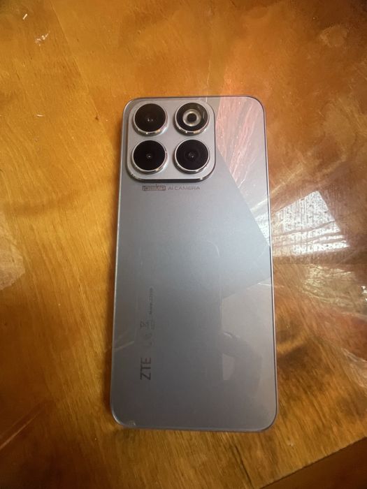 ZTE Blade V70 8/256.