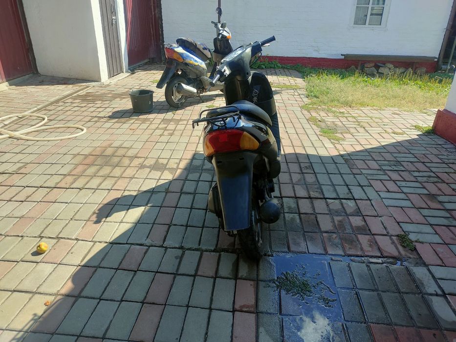 Suzuki let's 2 old