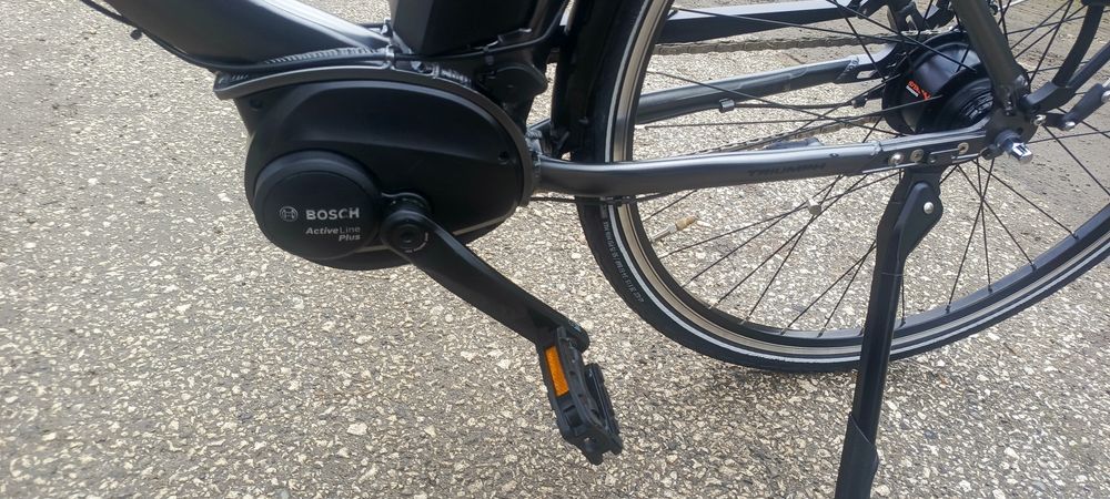 Rower elektryczny TRIUMPH  STAN JAK NOWY przebieg  33 km
