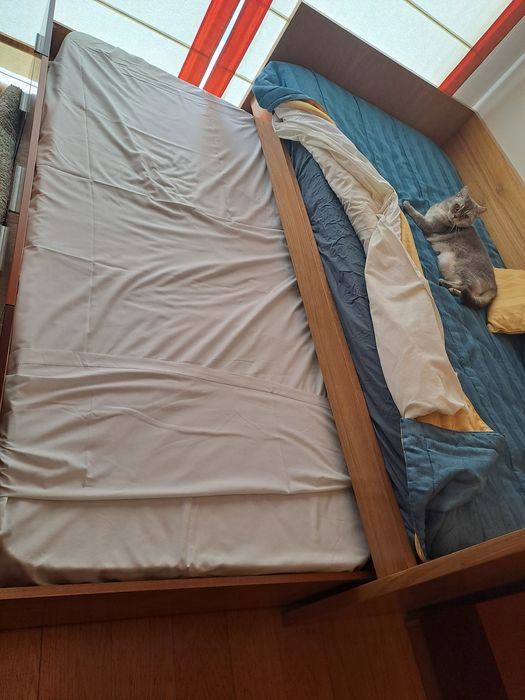 Cama individual grande com cama extra e gavetas