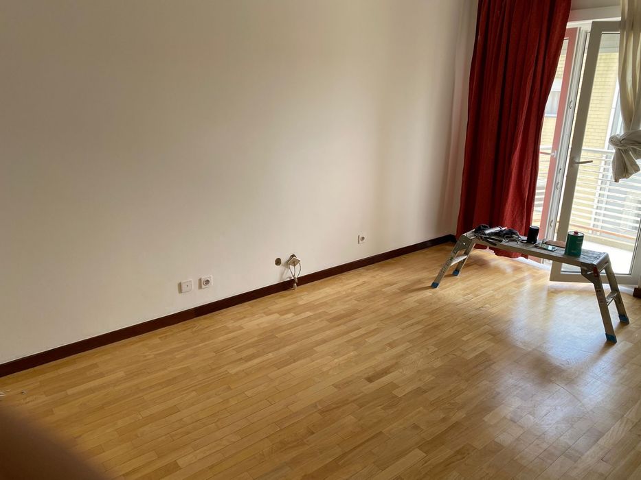 Executo trabalho de pintura