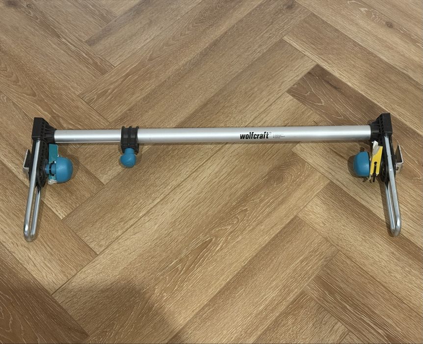 Rozpierak do montażu ościeżnic