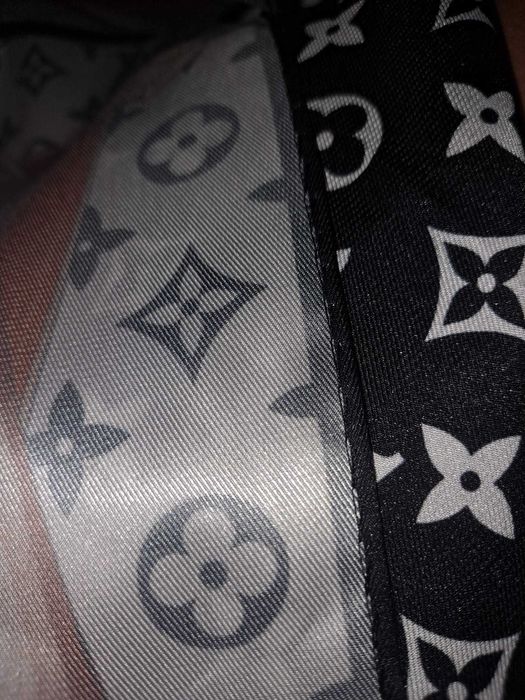 Chusta apaszka w stylu Louis Vuitton Monogram 90 × 90 cm – jedwab