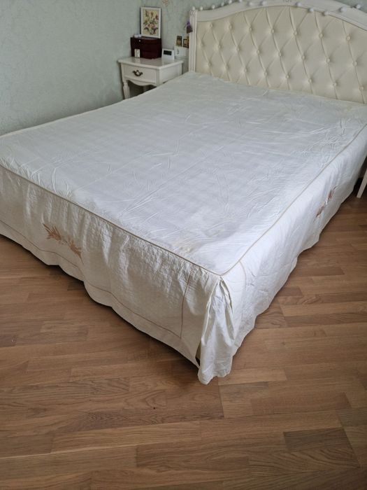 Покрывало с наволочками и наматрасником