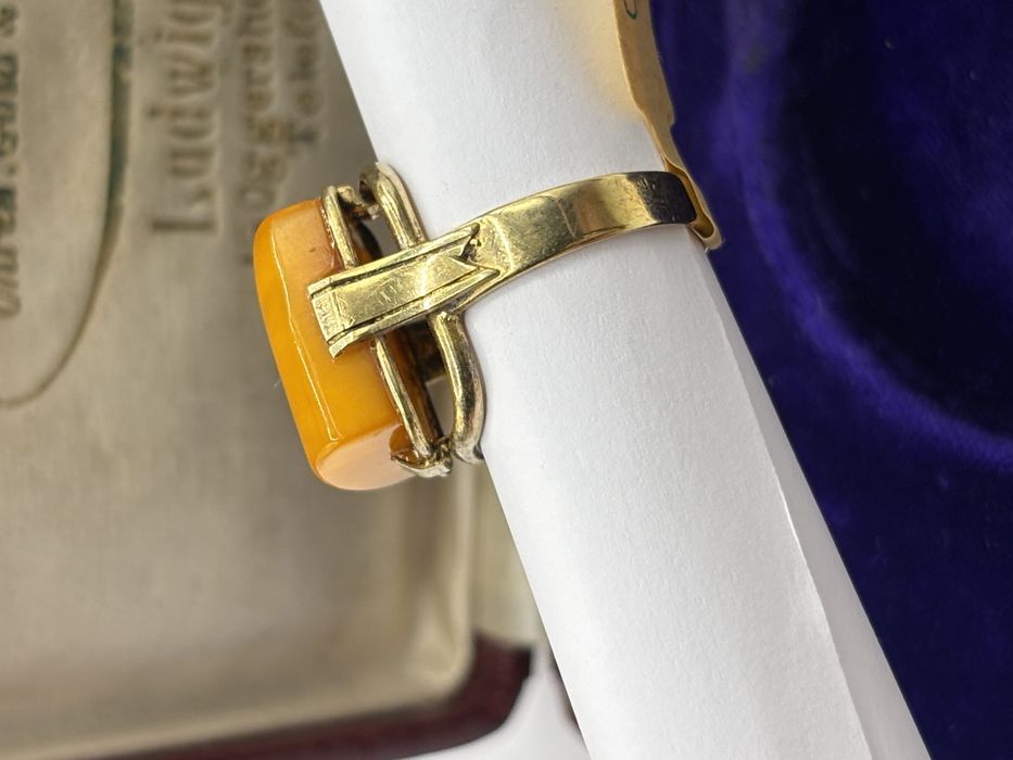 Pierścionek z bursztynem 0238