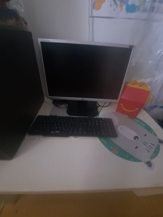 Sprzedam wszystko działa tylko trzeba wgrać Windowsa syn nie uzywa