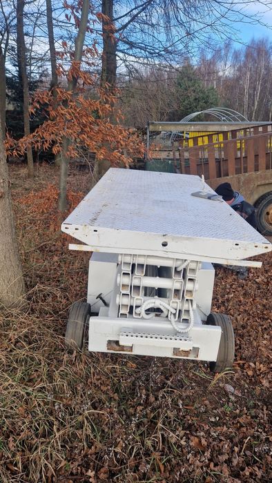 Podnosnik nożycowy JLG