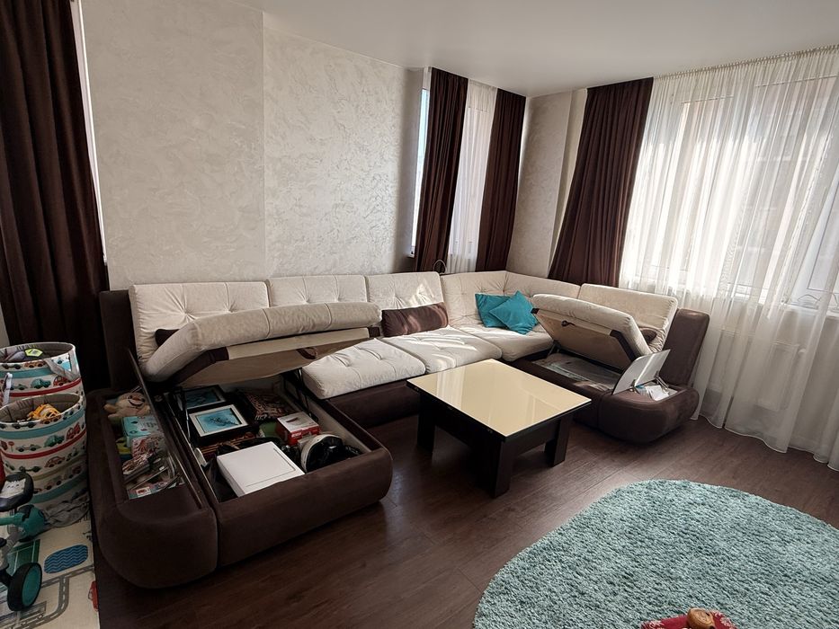 Кутовий диван.