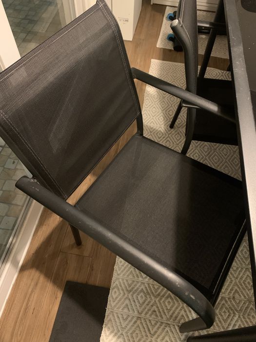 Conjunto - Mesa e 4 cadeiras