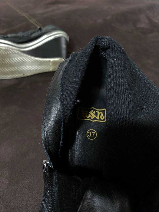 Авангардні туфлі на підборах