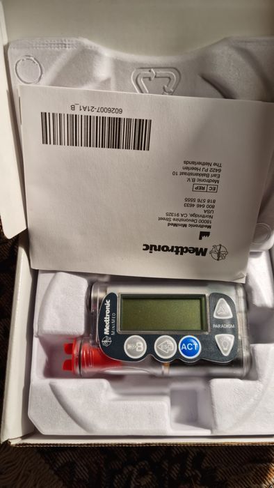 Інсулінова помпа Medtronic MiniMed Paradigm 715 + пульт