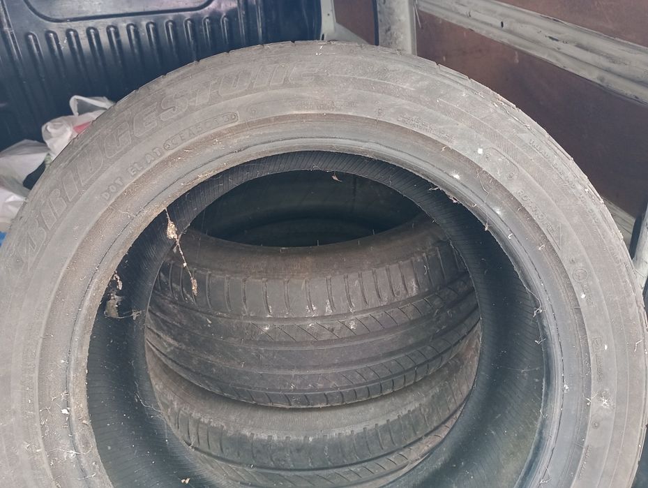 Pneus usados 3 Michelin e 1 Bridgestone 245/45/R17