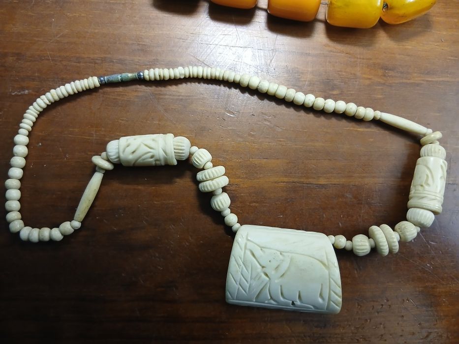 Colares vintage antigos