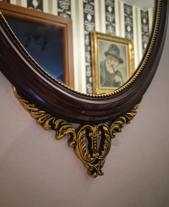 Stylowe owalne lustro