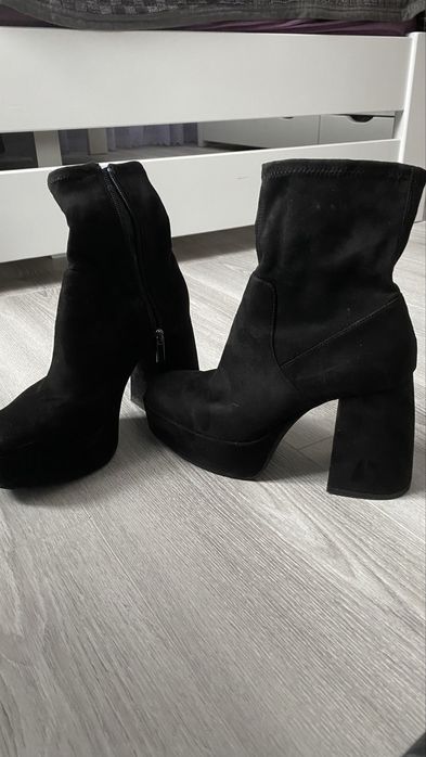 Ботильйони Bershka