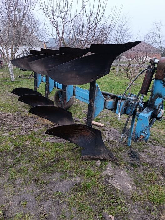 Продам плуг переворотний